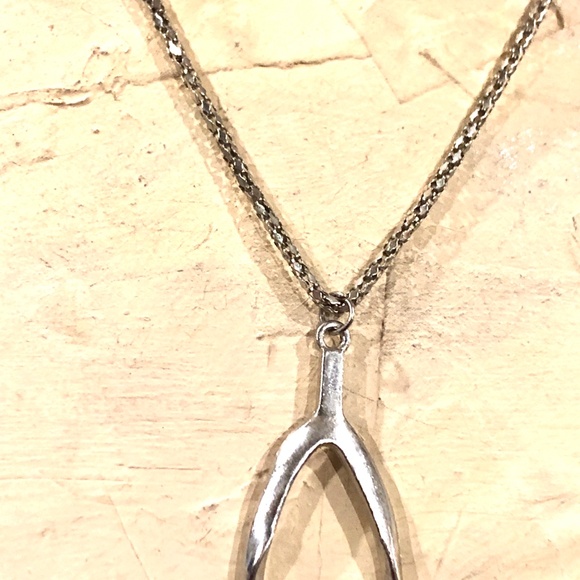 3/$32 VTG 90s Unisex Silver Tone 1.5" L Wishbone Pendant on 18" Necklace Chain - Picture 5 of 12